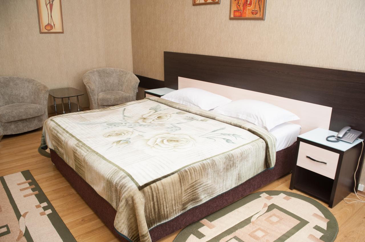 Bilyj Rojal Hotel Zaporizhia ภายนอก รูปภาพ